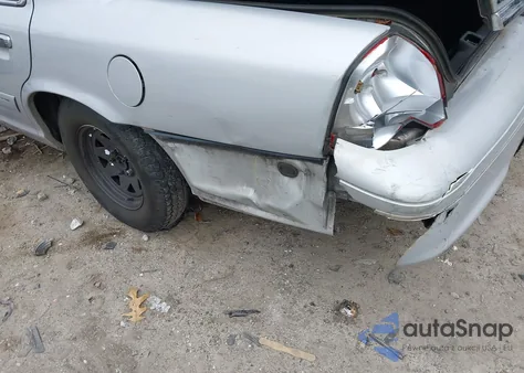 2001 Ford Crown Victoria z USA, uszkodzony, nr VIN 2FAFP73W31X121323